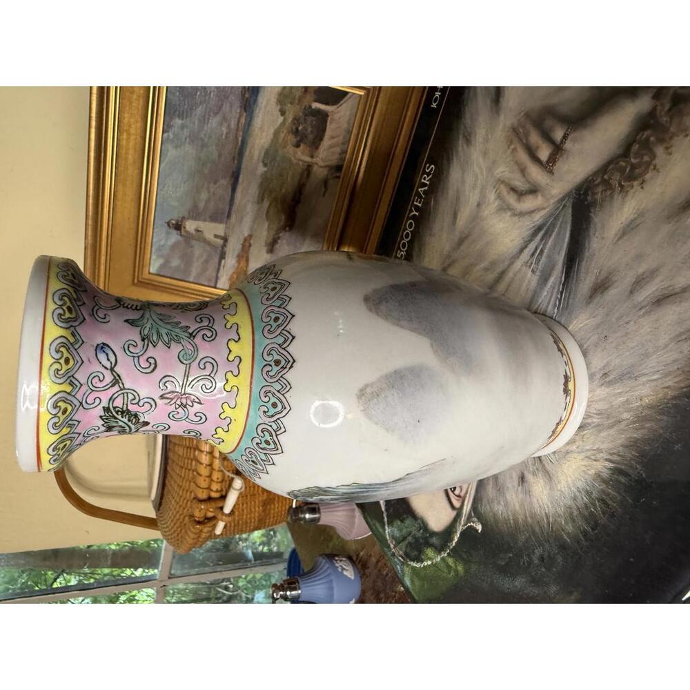 VTG 2 Famille Rose Vases Pink Porcelain Chinoiserie hand-painted in China - Picture 6 of 9
